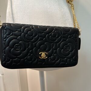 COPY - Very Good Used Auth Chanel 2016-2017 Camellia Accent Continental Wallet